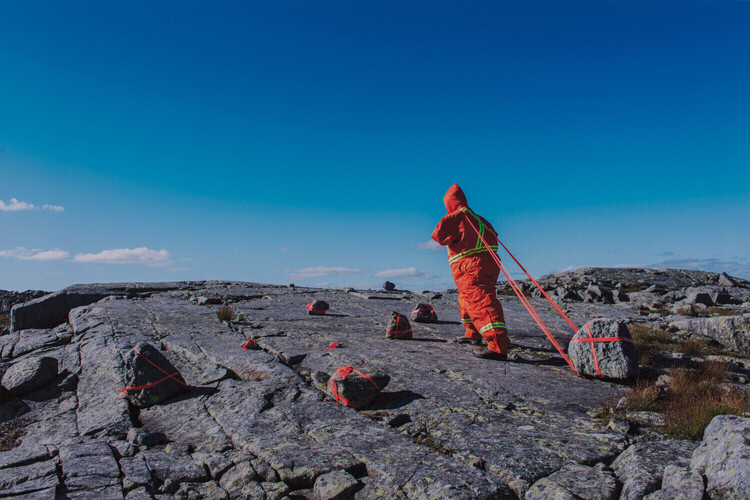 Methodologies for Tourists: Actions of Silence